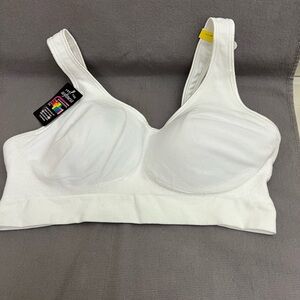 BALI Comfort Bra Color: WHITE Cool Comfort Fabric Sz: Medium NWT
